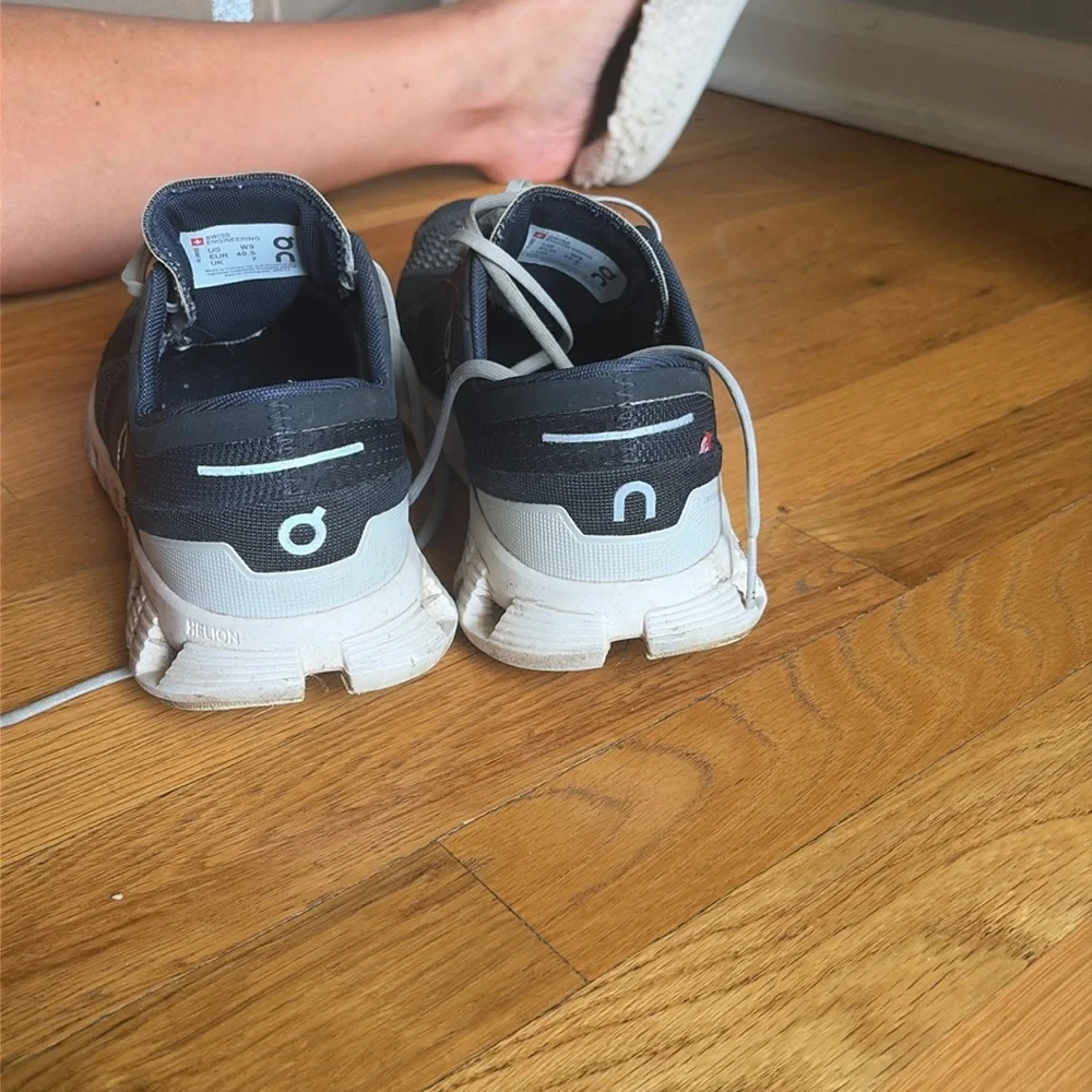 On cloud cloud Tec shoes